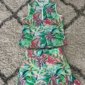 Sigrid Olsen Leaf Print Top and Skort Set
Top is a large and bottom is a small